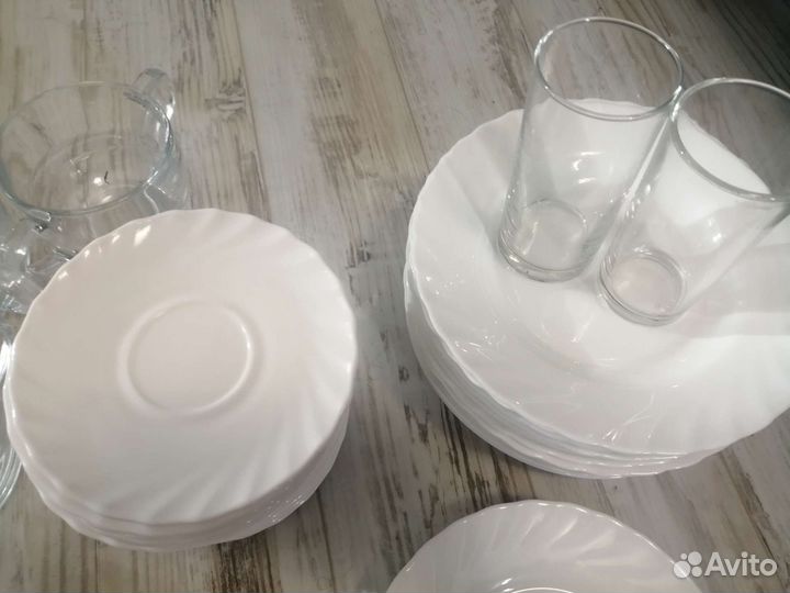 Тарелки, стаканы