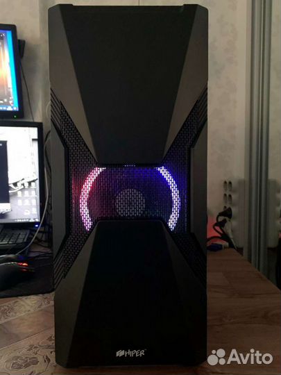 Мощный игровой компьютер с монитором
