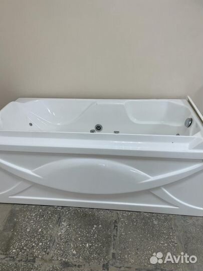 Ванна с гидромассажем