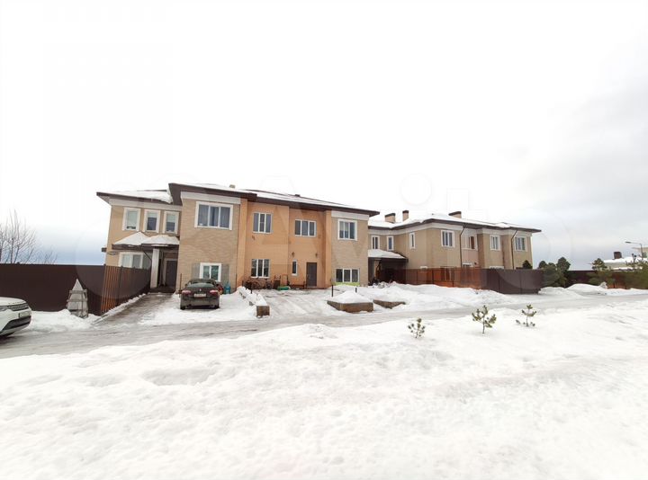 Таунхаус 210 м² на участке 1 сот.