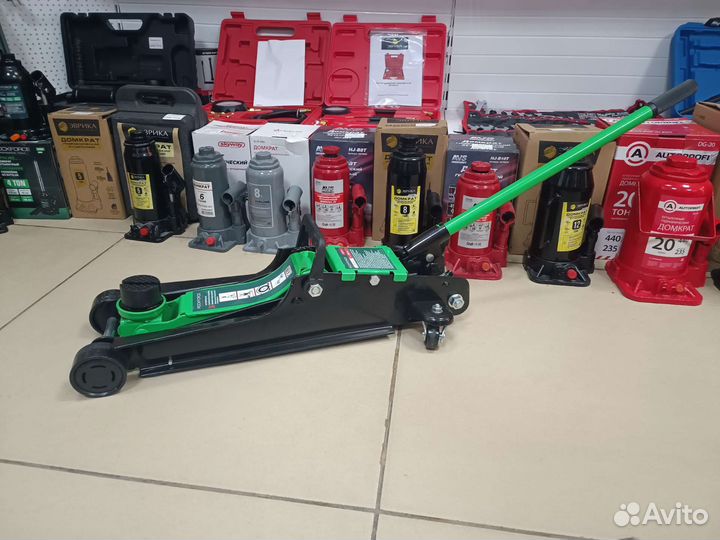 Домкрат низкопрофильный 3 тонны