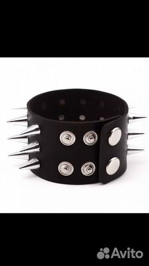 Браслет с шипами на клепках