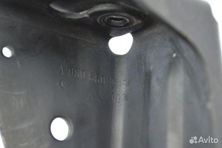 Кронштейн подножки, левый mercedes-benz Actros MP4