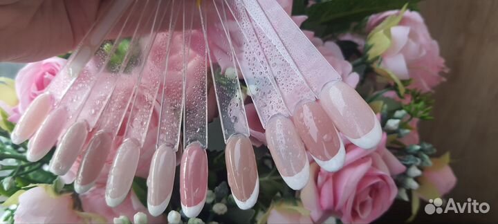 Модель на маникюр френч