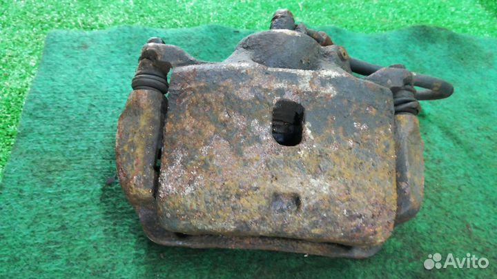 Суппорт тормозной передний правый Honda Element