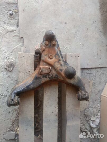 Рычаг передний правый Mitsubishi L200 Pajero Sport