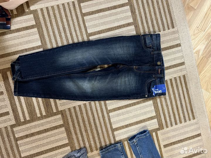 Рубашка и джинсы