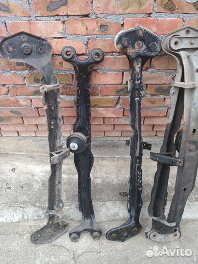 Балка передняя гольф2.3. Passat B3