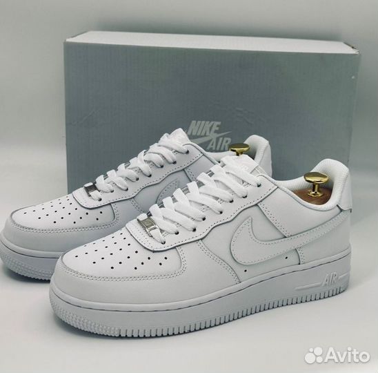 Белые Nike Air Force 1