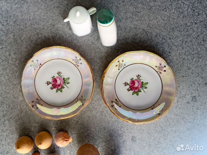 Фарфоровые блюдца из серии 