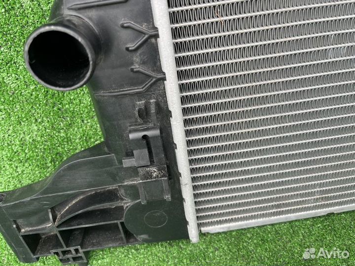 Радиатор охлаждения двигателя Opel Astra J 1.4-1.6