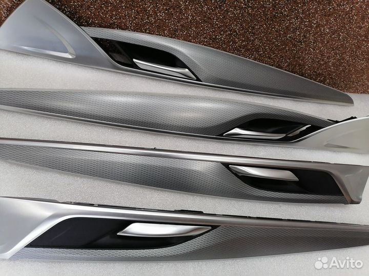 Декоративная накладка двери BMW G30