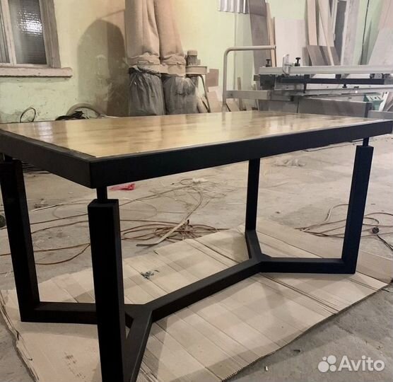 Стол в стиле лофт