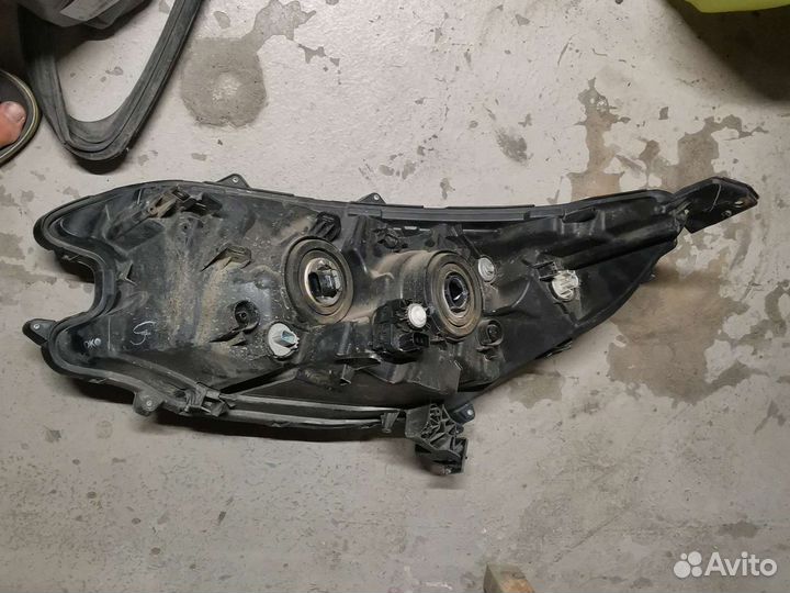 Фара правая Honda CR-V 4