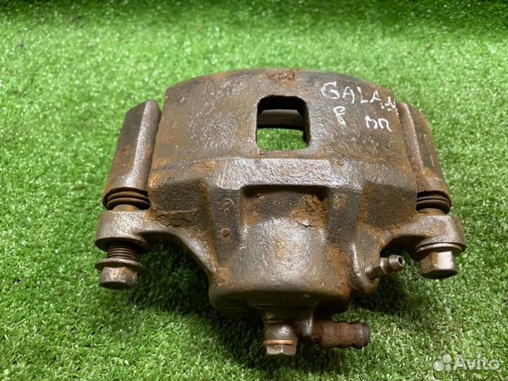 Суппорт тормозной передний правый Mitsubishi