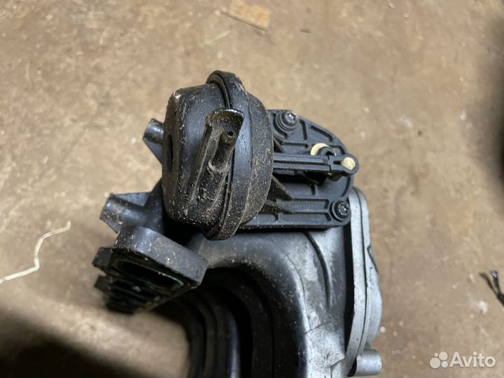 Коллектор впускной VW Passat B5 VR5 AGZ 2.3