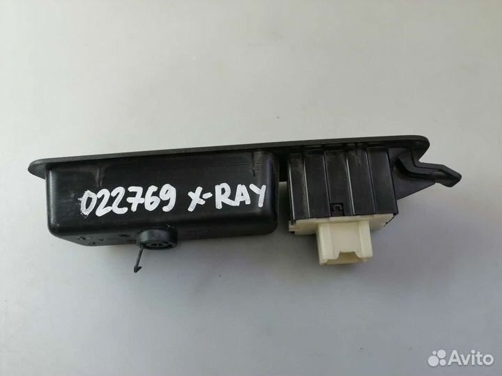 Кнопка стеклоподъемника задняя правая LADA X-Ray