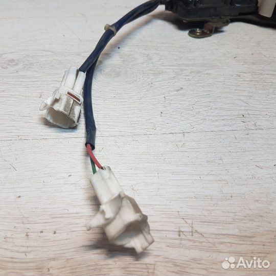 Замок двери передний правый Suzuki Aerio RB21S