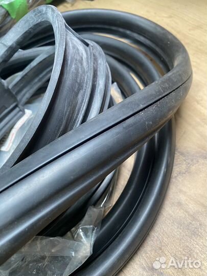 Уплотнители рамки лобового стекла Land Cruiser 40