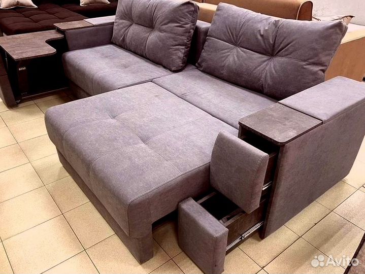 Диван с ящиками и столом