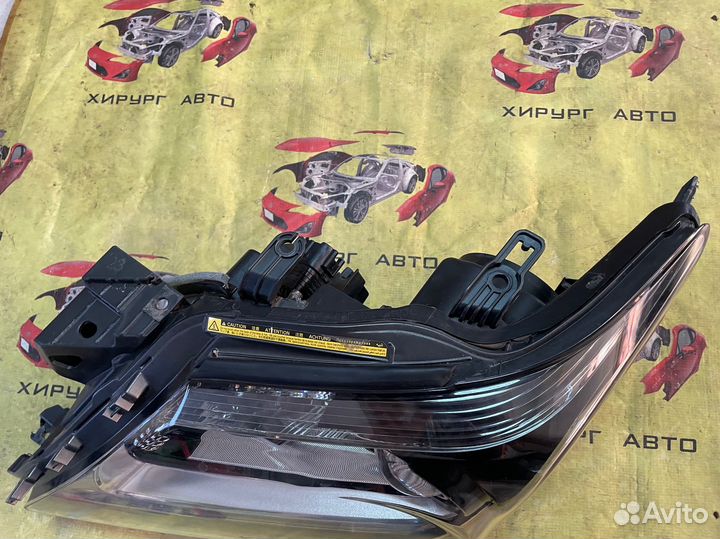 Левая фара на Lx570 черная (2013-2015)