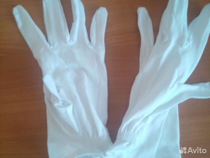 Перчатки парадные белые