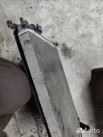 Радиатор охлаждения Renault Symbol с кондеем