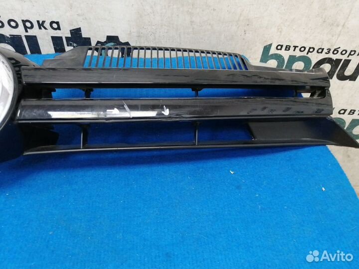 Решетка радиатора 5K0853651AL Volkswagen Golf