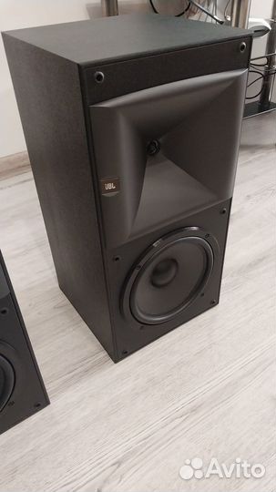 Акустические колонки jbl