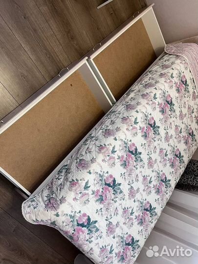 Кровать с матрасом 90*200