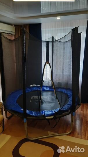 Батут с защитной сеткой