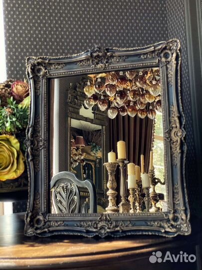Зеркало в винтажном стиле в багетной раме