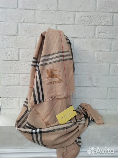 Палантин Burberry бежевый черный