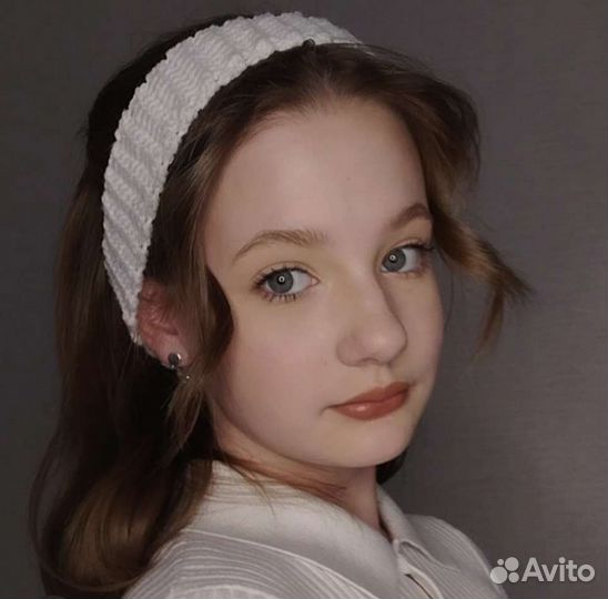 Вязанная повязка на голову ручной работы