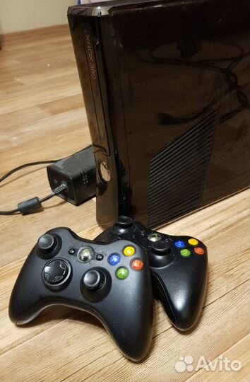 Xbox 360 Elite 250GB, прошивка онлайн, 2 геймпада