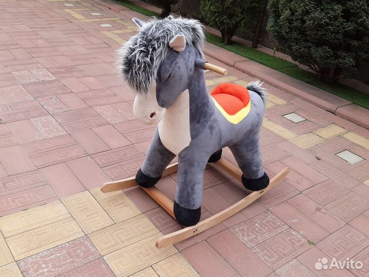 Детская качалка лошадь