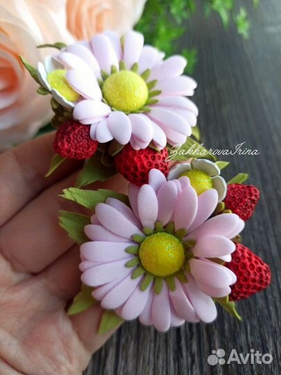 Резинки для волос с цветами ромашками и клубникой