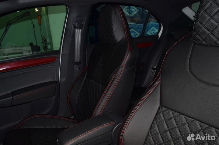 Автомобильные Чехлы Черные Ромб с Красной строчкой