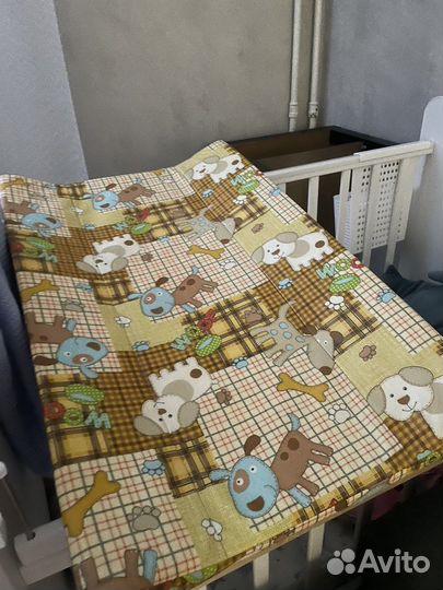 Пеленальная доска на кроватку