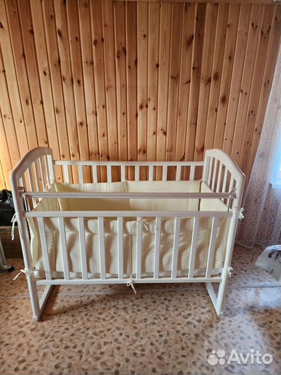 Детская кроватка
