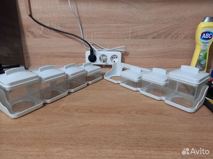 Емкость для сыпучих продуктов на планке