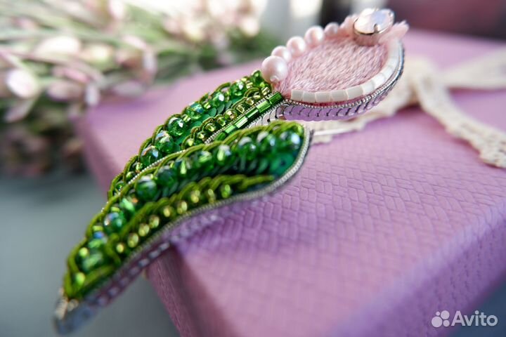 Брошь из бисера Тюльпан С жемчугом Сваровски