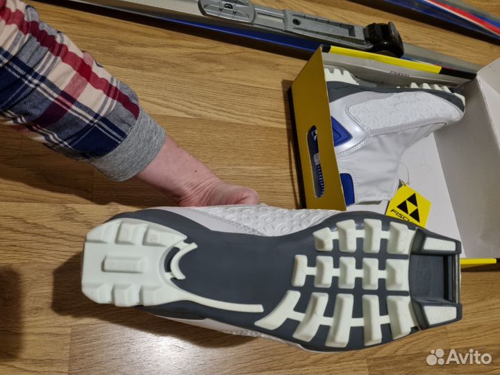 Лыжи беговые с креплением и обувью новые