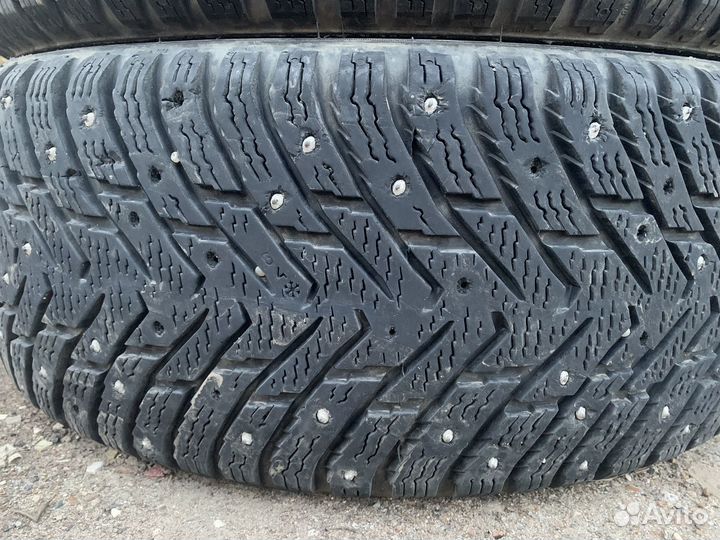 Nokian Tyres Hakkapeliitta 8 215/60 R16