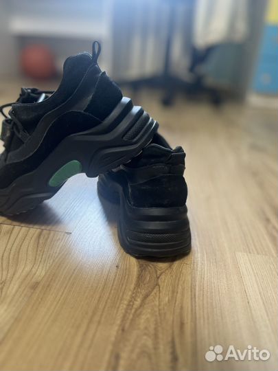 Кроссовки женские 36 размер