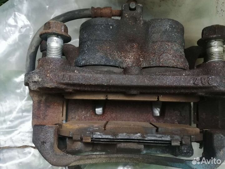 Суппорт передний левый