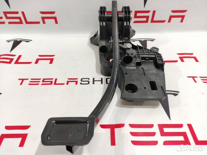Педаль тормоза Tesla Model S 2-й рест. 2022