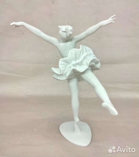 Шикарная интерьерная статуэтка Балерина.Фарфор.Про