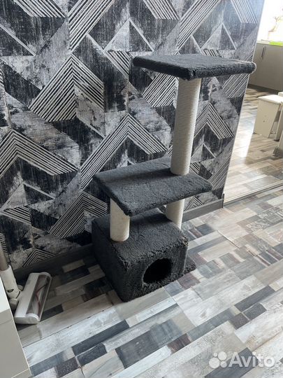 Кошачий домик с когтеточкой