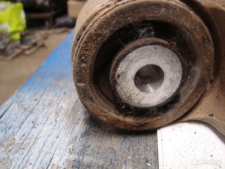 Рычаг передний левый нижний W251 M272